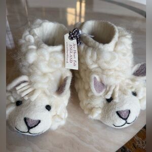 New”Sew Heart” Felt England sheep slippers /booties Age2-3 years old